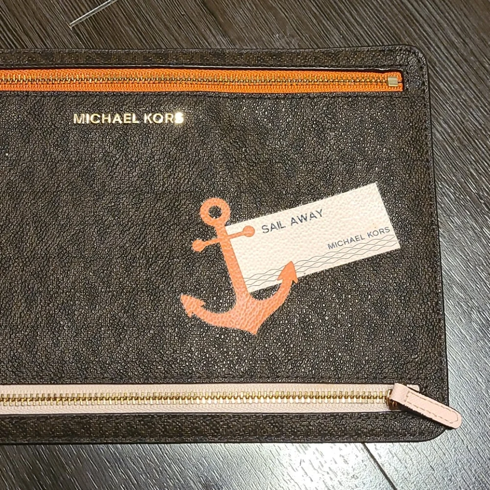 🚢 NWOT Michael Kors - Special Edition 🚢